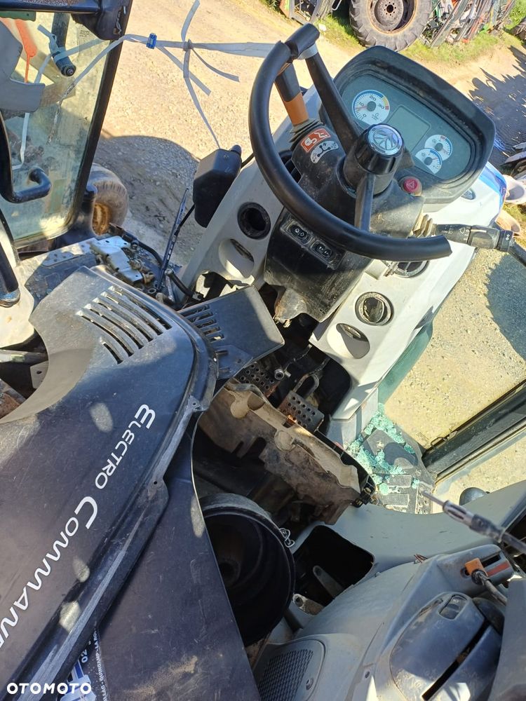 Kabina New Holland T5 95, licznik,sterownik,komputer,wiązka elektyryczna,plastiki,nawiewy,dach,drzwi,instalacja. - 3