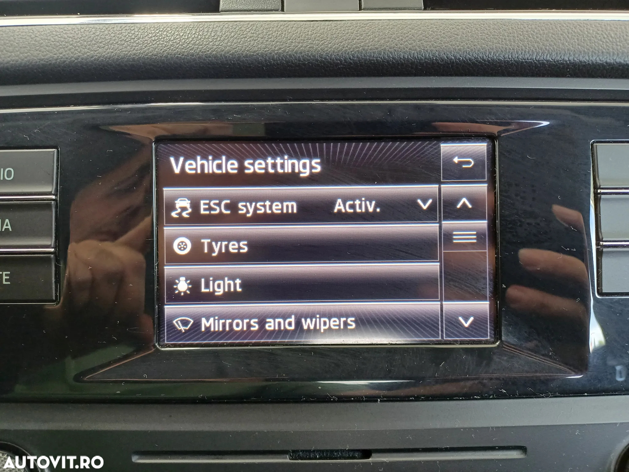 Skoda Octavia 1.6 TDI AMBITION - 12