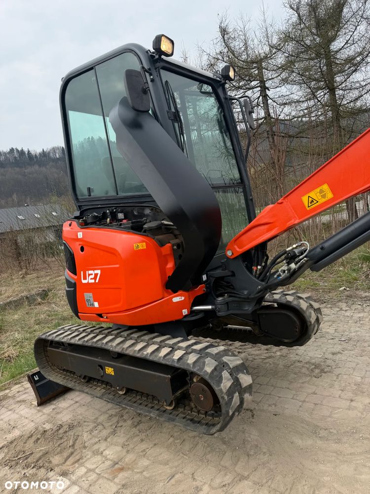 Kubota U27 Minikoparka koparka gąsienicowa 2.8 tony. jak Nówka sztuka z salonu! 2017 rok. 2200mtg. Przywieziona z Gospodarstwa Norweskiego! Zadbana Maszyna ani deka luzów i wycieków. Aktualna Dekra dokumentacja BMWT! Szybkozłącze Hydrauliczne. Szybka wolna jazda.Zamki na tłokach. Wersja Norweska!! OKAZJA - 18