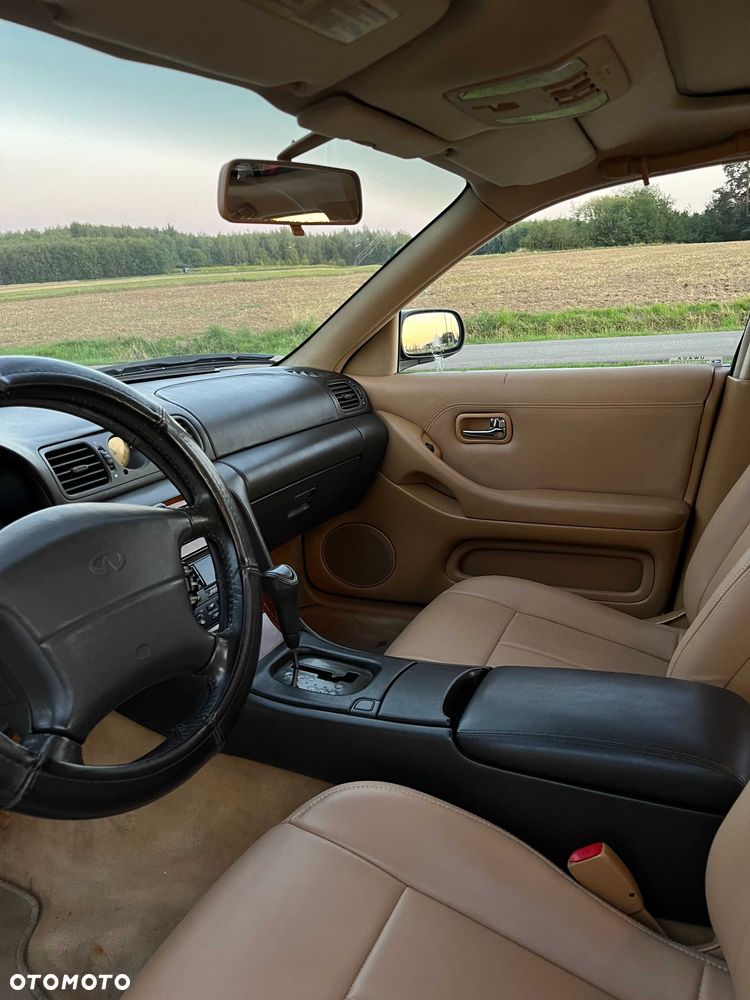 Infiniti J30 - 6
