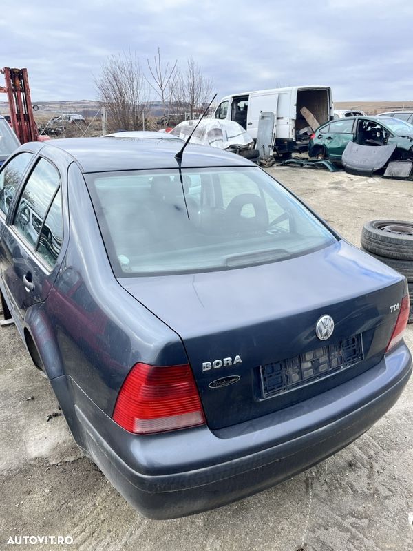 Dezmembrez Piese VW Bora - 1