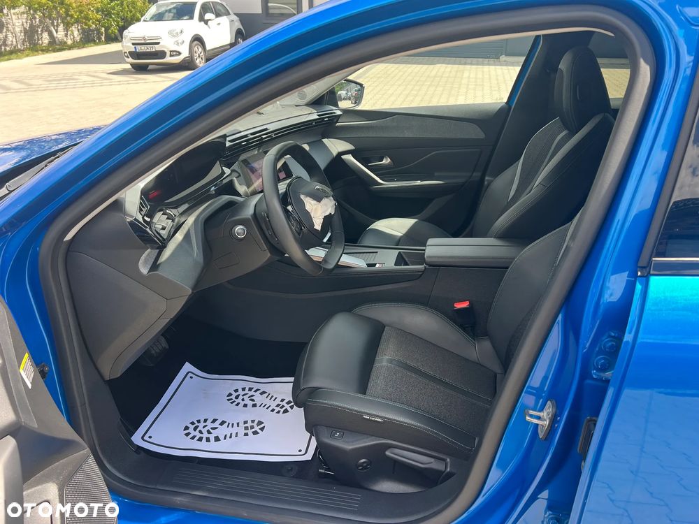 Peugeot 308 - 8