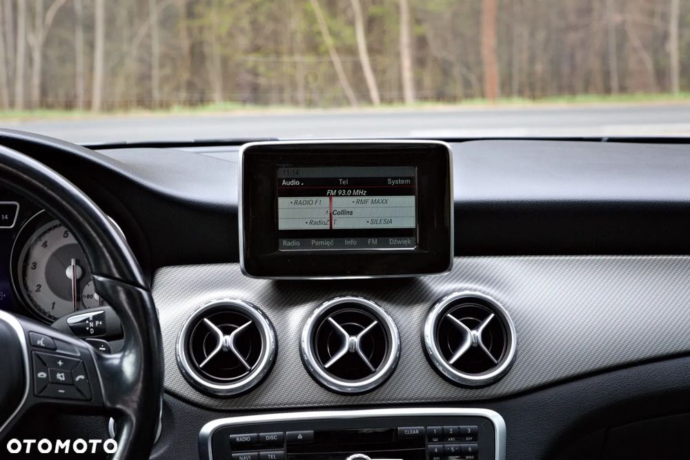 Mercedes-Benz GLA 200 7G-DCT - 22
