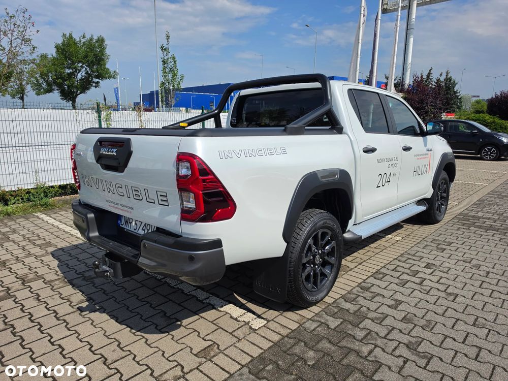  Hilux 2.8 D-4D mHEV Double Cab Invincible 4x4