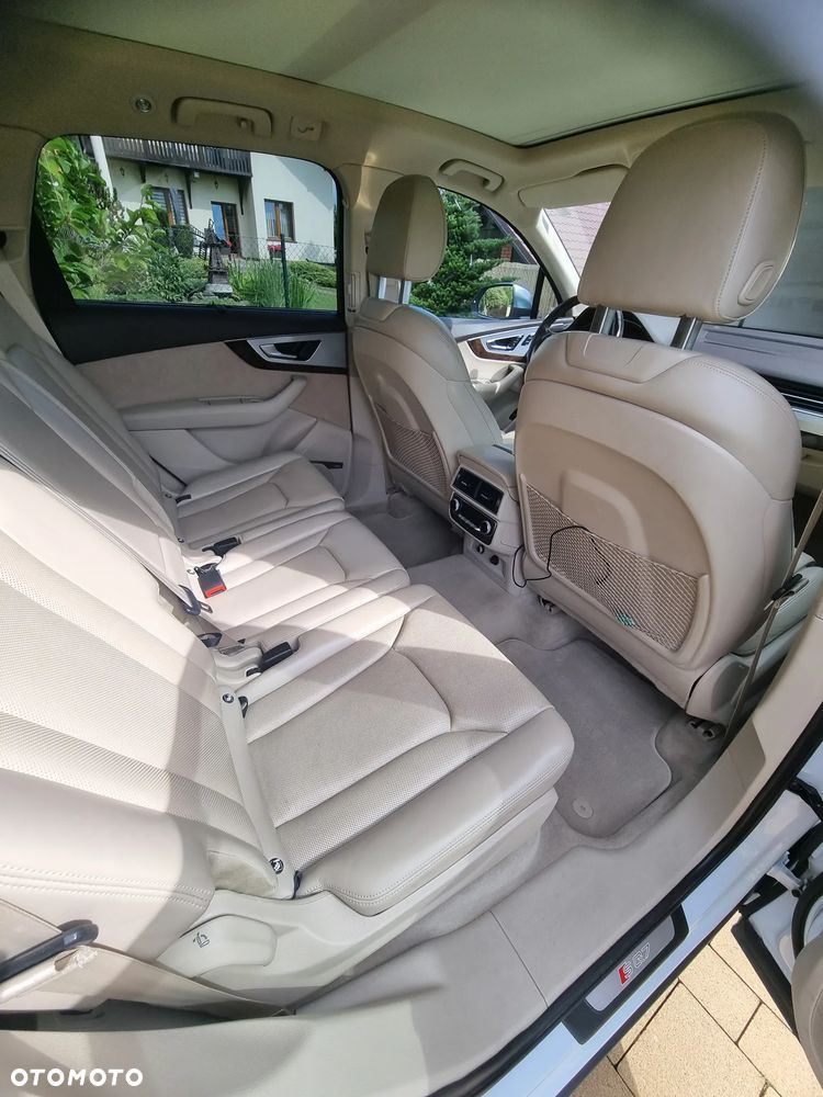 Audi SQ7 - 7