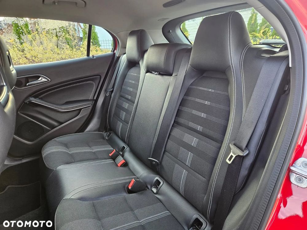 Mercedes-Benz GLA 200 7G-DCT - 9