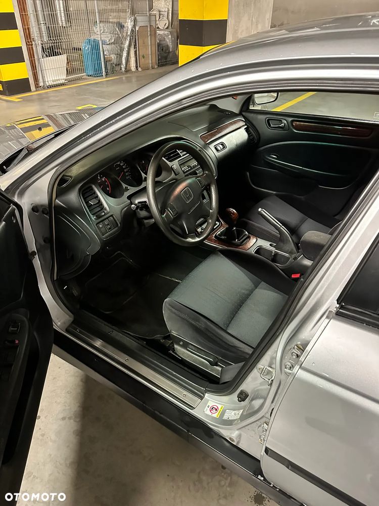 Honda Accord 1.8i LS - 14