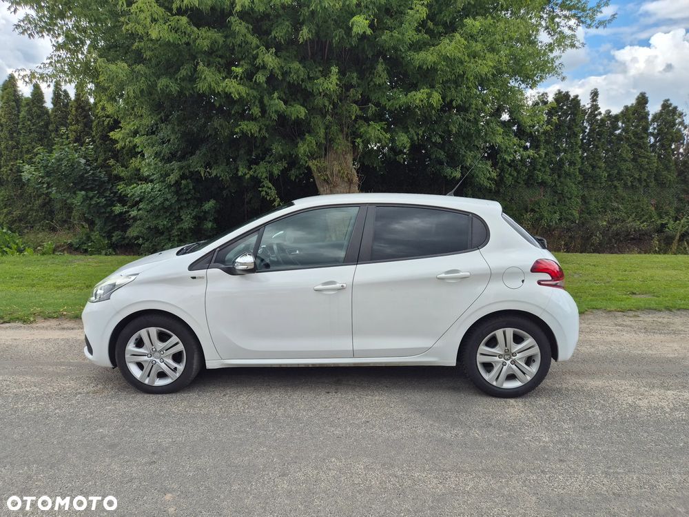 Peugeot 208 - 1