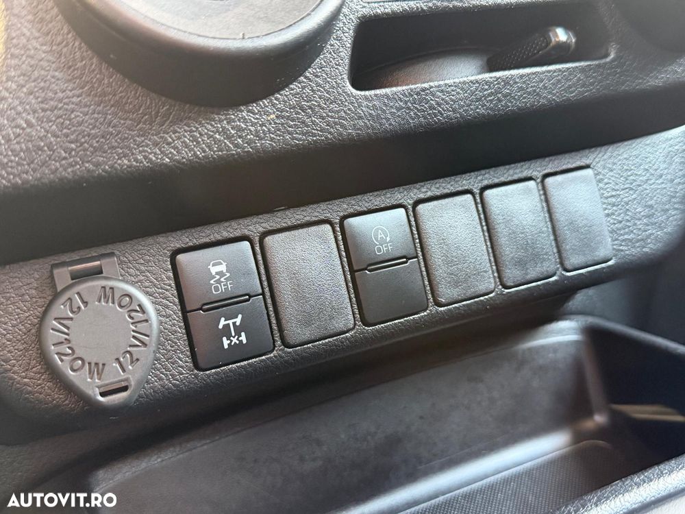 Toyota Hilux 2.4D 150CP 4x4 Double Cab 6MT Comfort - 29
