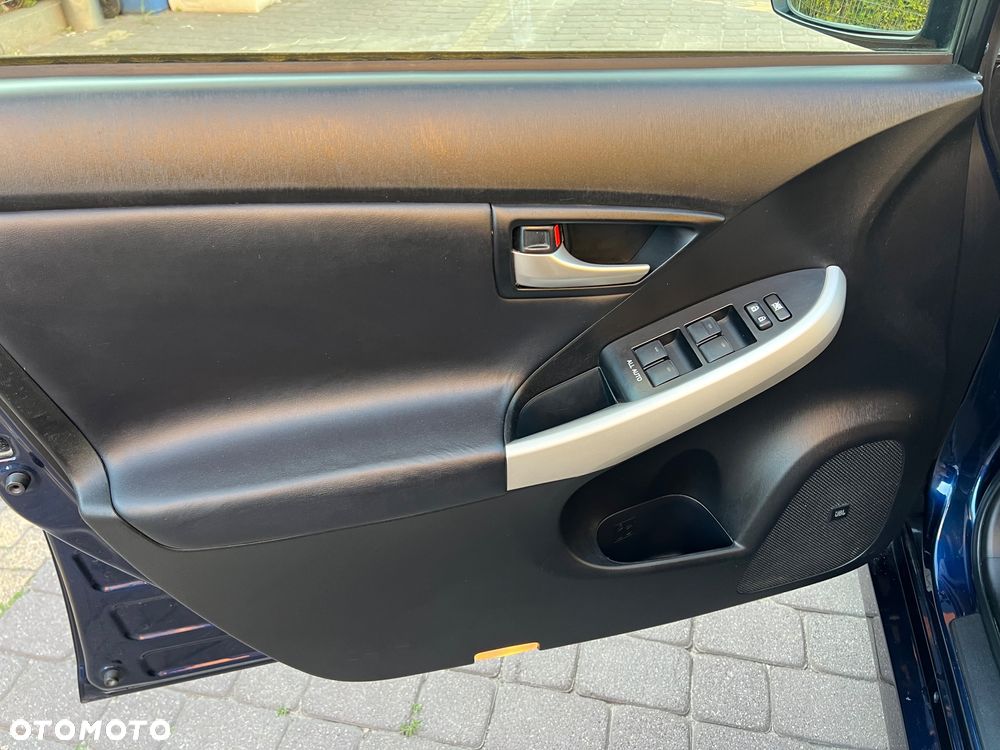 Toyota Prius (Hybrid) Executive - 35