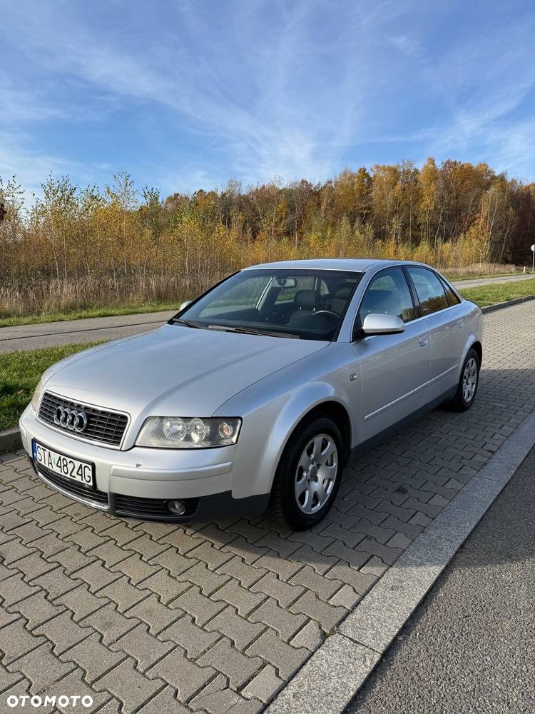 Audi A4 Limousine - 1