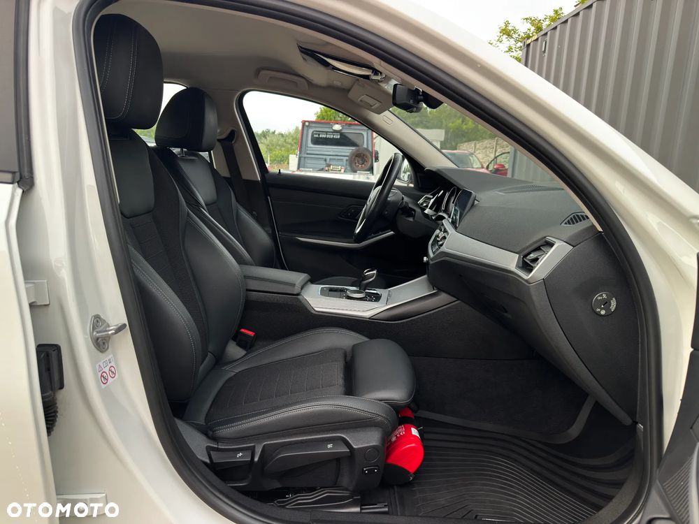 BMW Seria 3 320d xDrive - 19