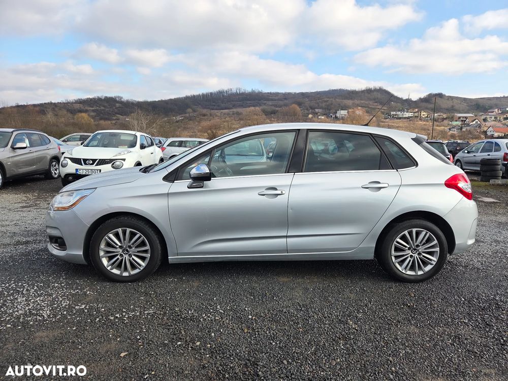 Citroën C4 1.6 16V Confort - 3