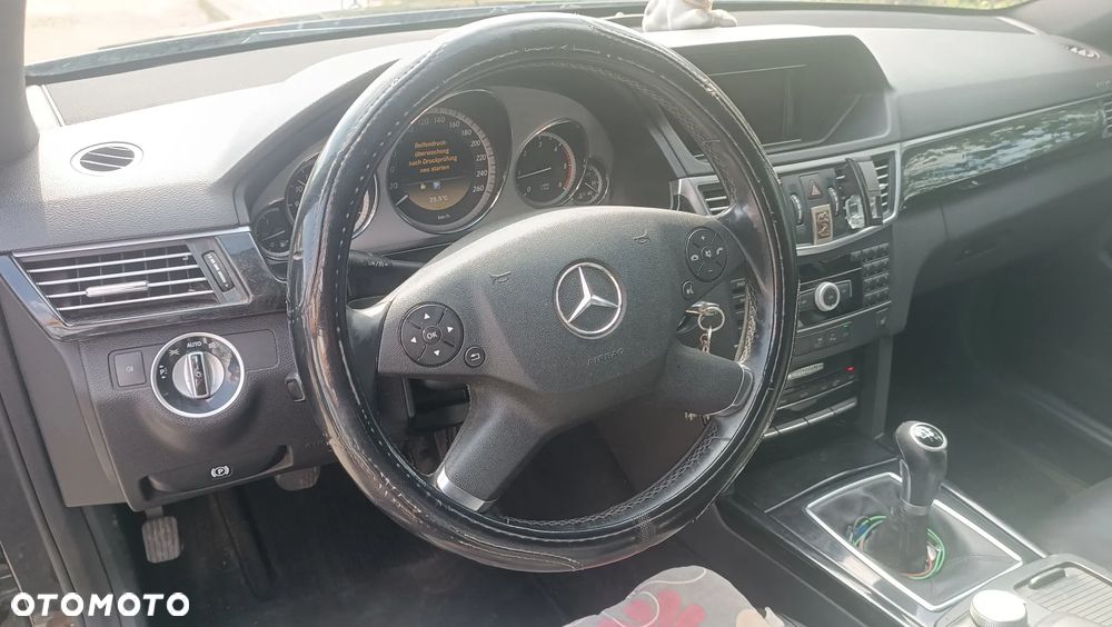 Mercedes-Benz Klasa E 220 CDI DPF BlueEFFICIENCY Elegance - 8