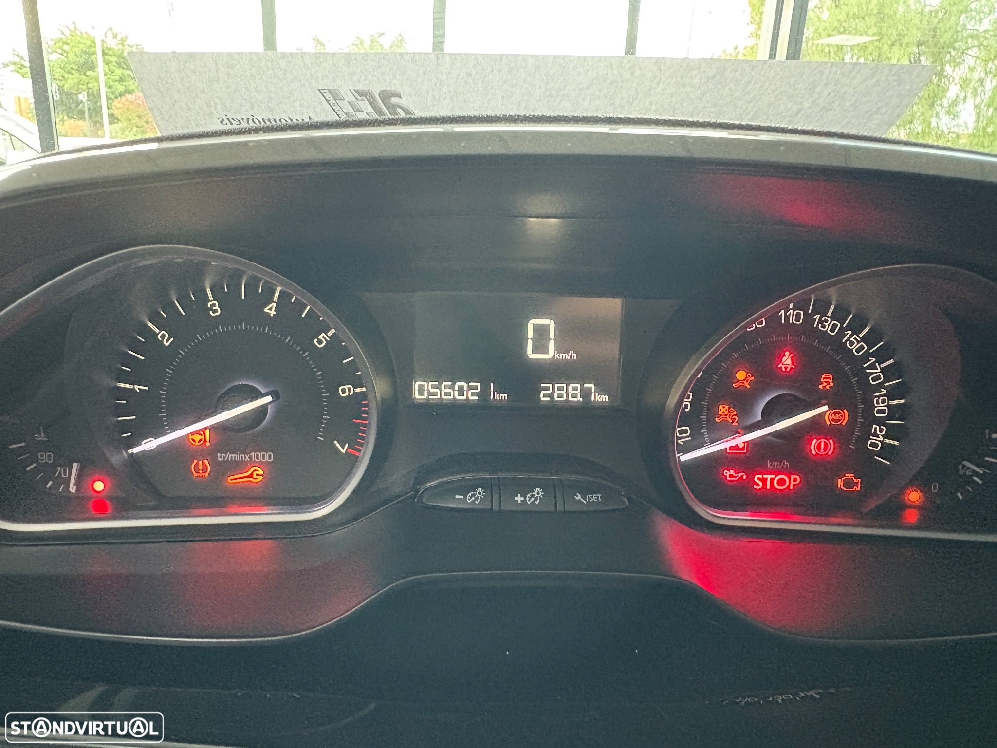Peugeot 208 1.2 PureTech Signature - 17