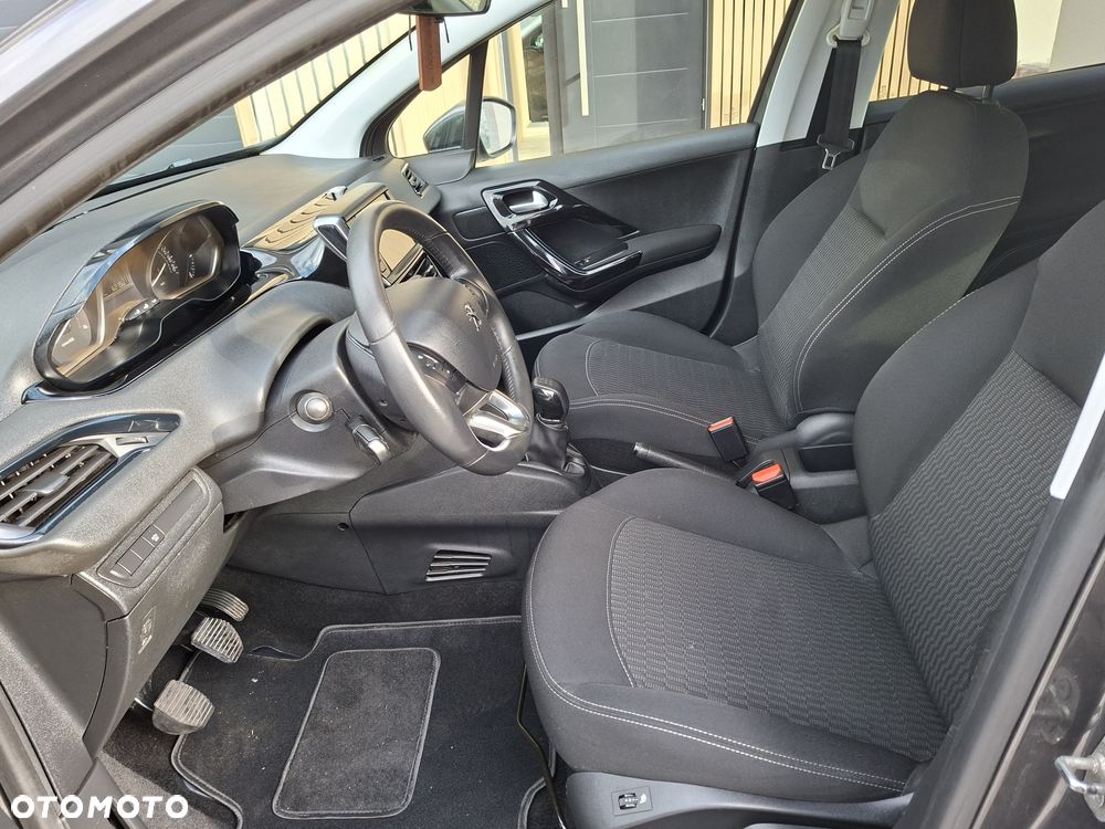 Peugeot 208 - 11