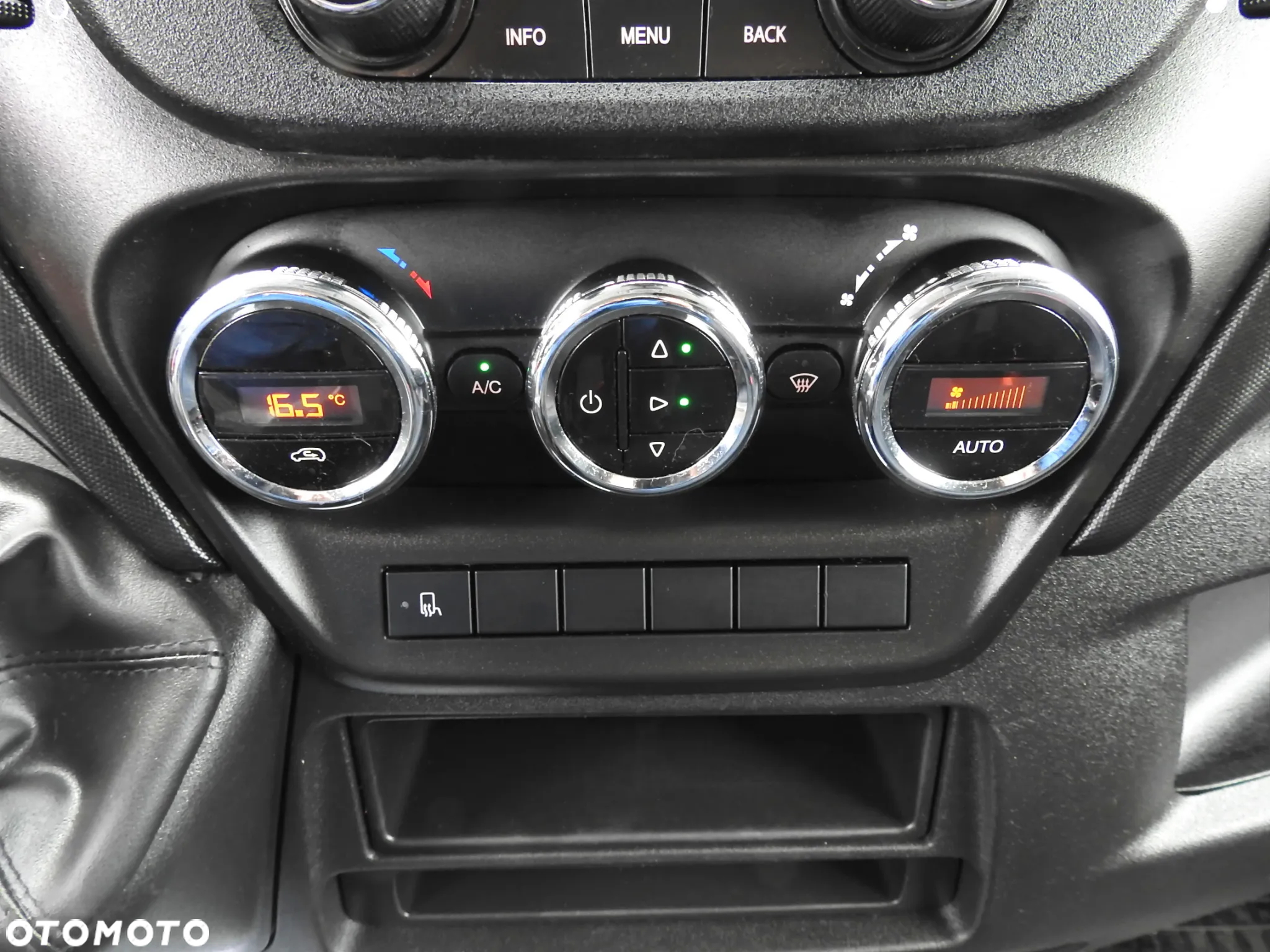 Iveco DAILY  35S18 PRITSCHE PLANE 10 PALETTEN WEBASTO TEMPOMAT LED LICHTER KLIMAANLAGE 180PS [ 437602 ] - 32