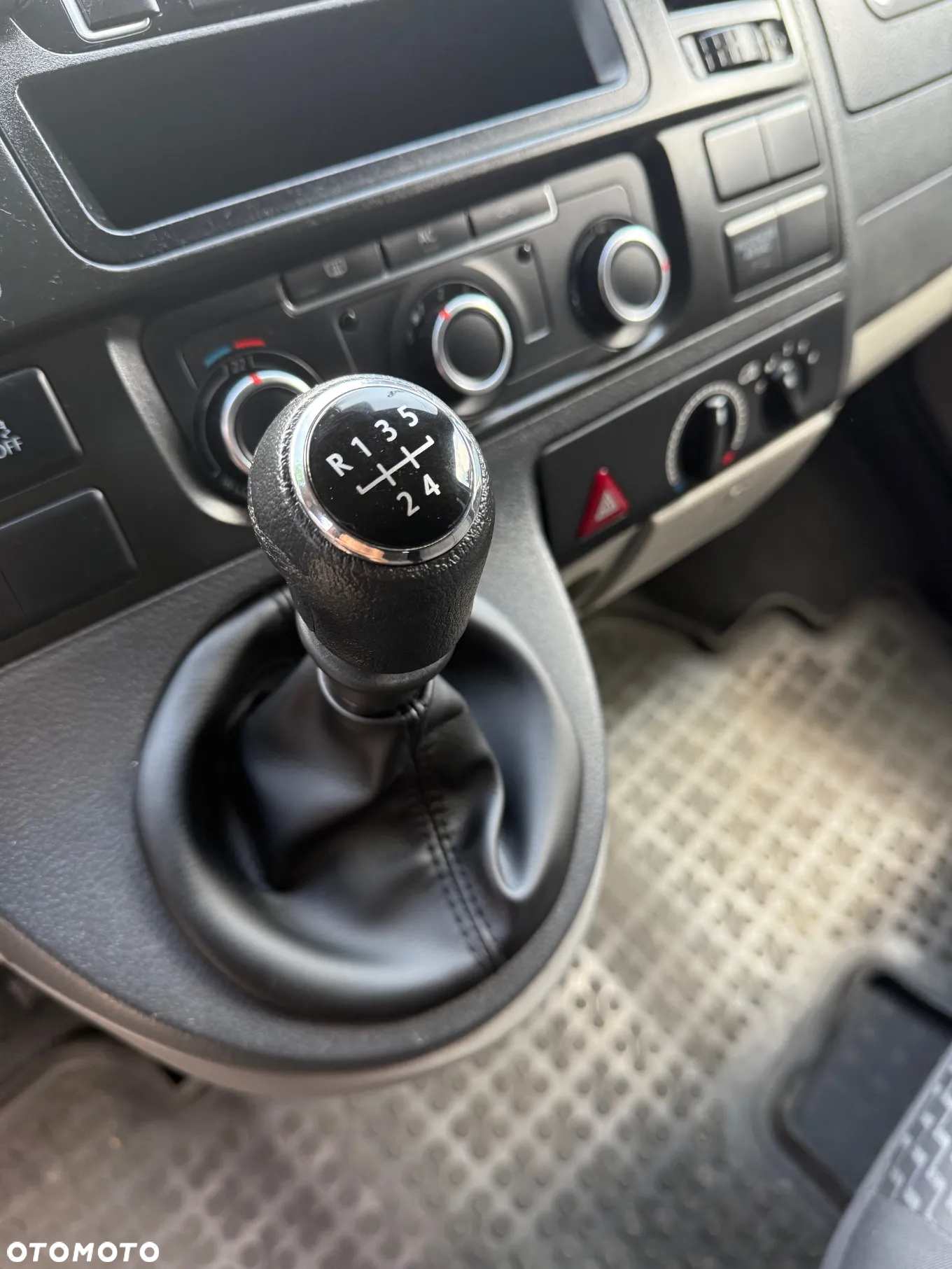 Volkswagen Transporter T5 TDI L2H2 - 15
