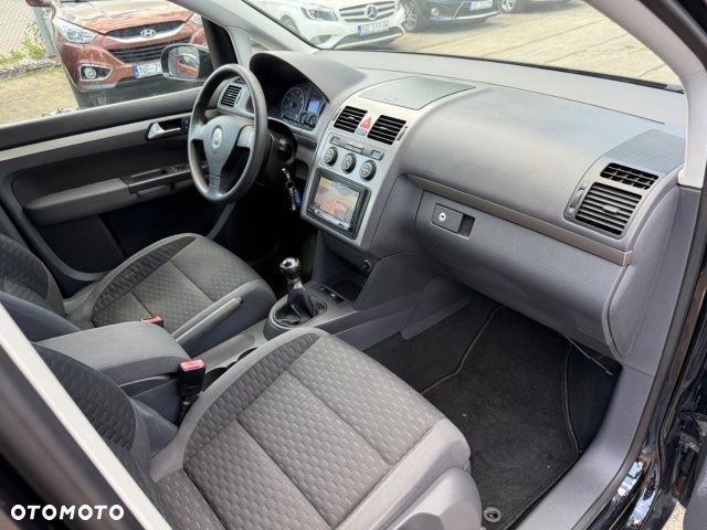Volkswagen Touran - 25