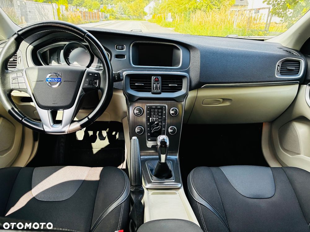 Volvo V40 D4 Drive-E Momentum - 8