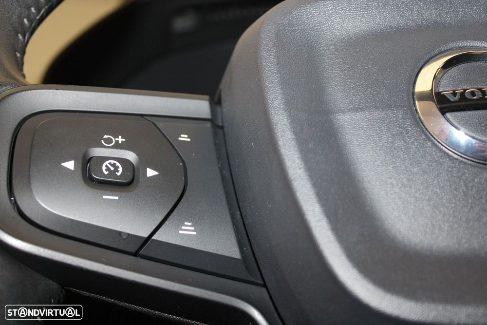 Volvo XC 40 2.0 D3 - 13