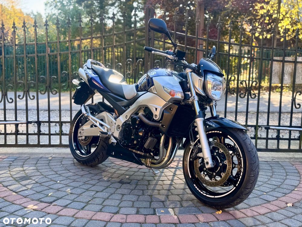 Suzuki GSR - 1