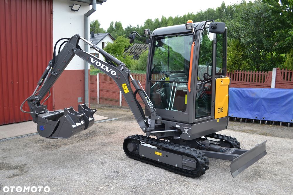 Volvo EXCAVATOR EC18E / rok 2025 / komplet 3 łyżek / skarpówka hydrauliczna / kupiona u dealera w Polsce / - 1