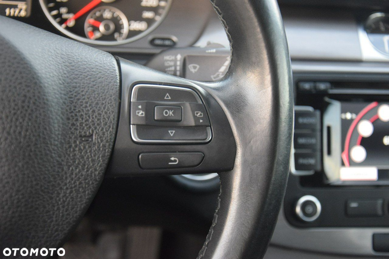 Volkswagen Passat Variant 2.0 Blue TDI SCR Comfortline - 32