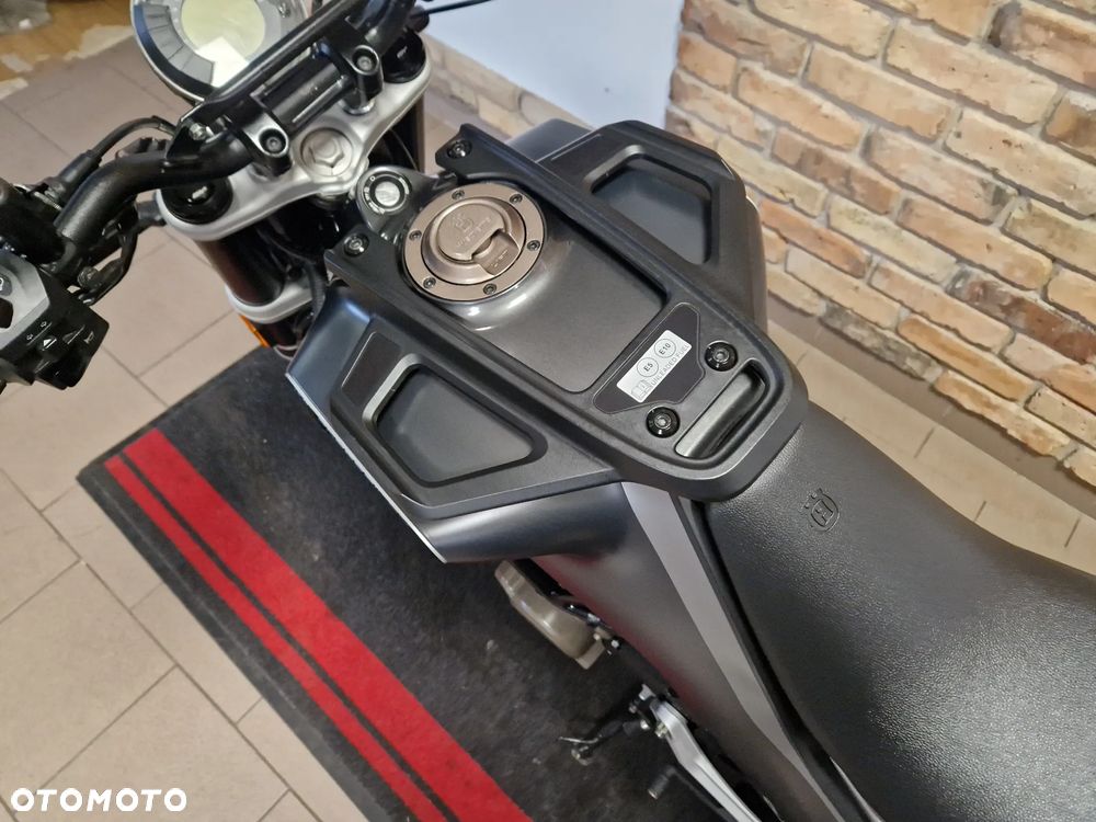 Husqvarna Svartpilen - 25