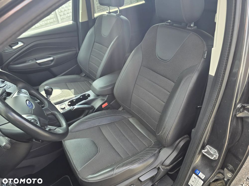 Ford Kuga 2.0 TDCi 2x4 Titanium - 18