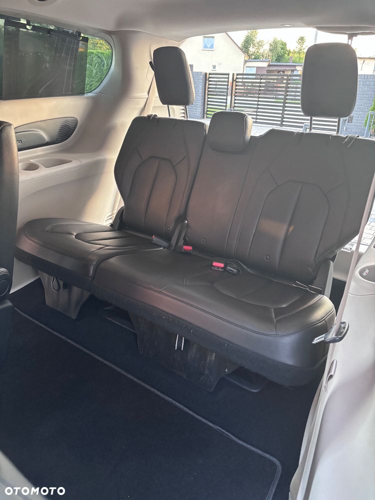 Chrysler Pacifica - 23