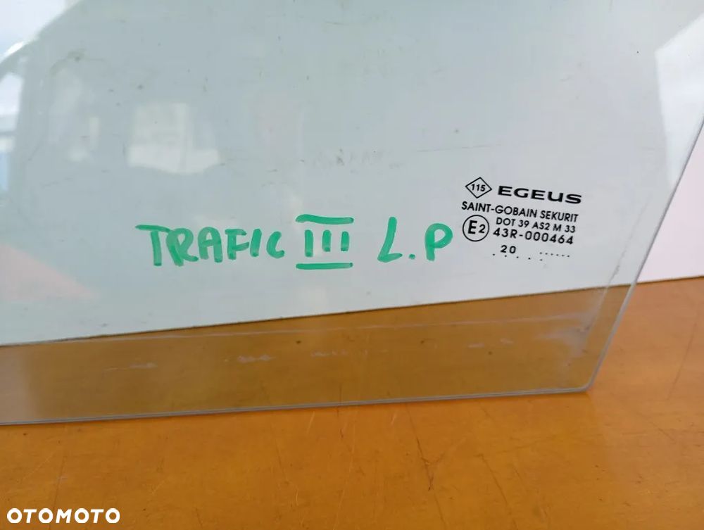 szyba drzwi przednia lewa przód trójkątna renault trafic iii opel vivaro b fiat talento 2020r - 2
