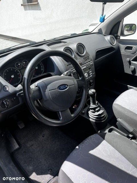 Ford Fiesta 1.3 Ambiente - 12