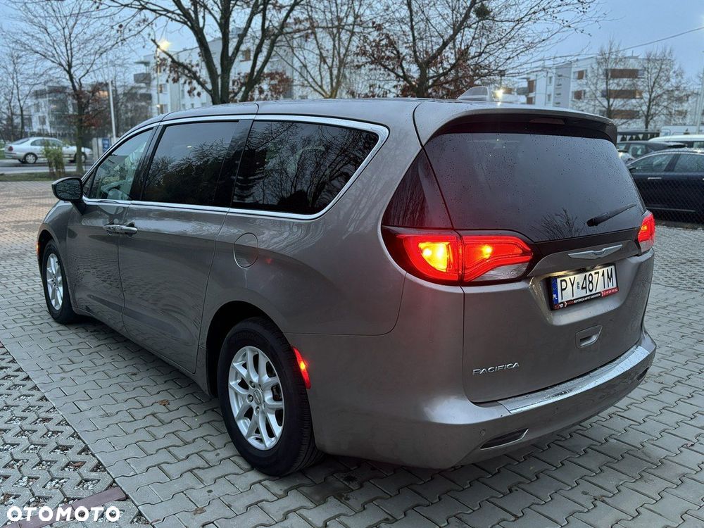 Chrysler Pacifica - 6