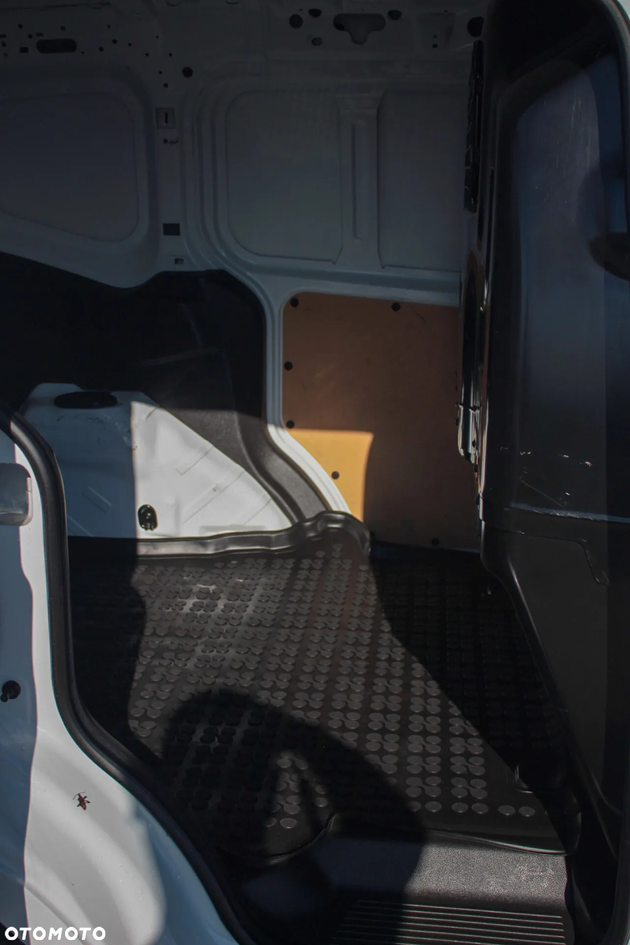 Ford Transit Courier - 21