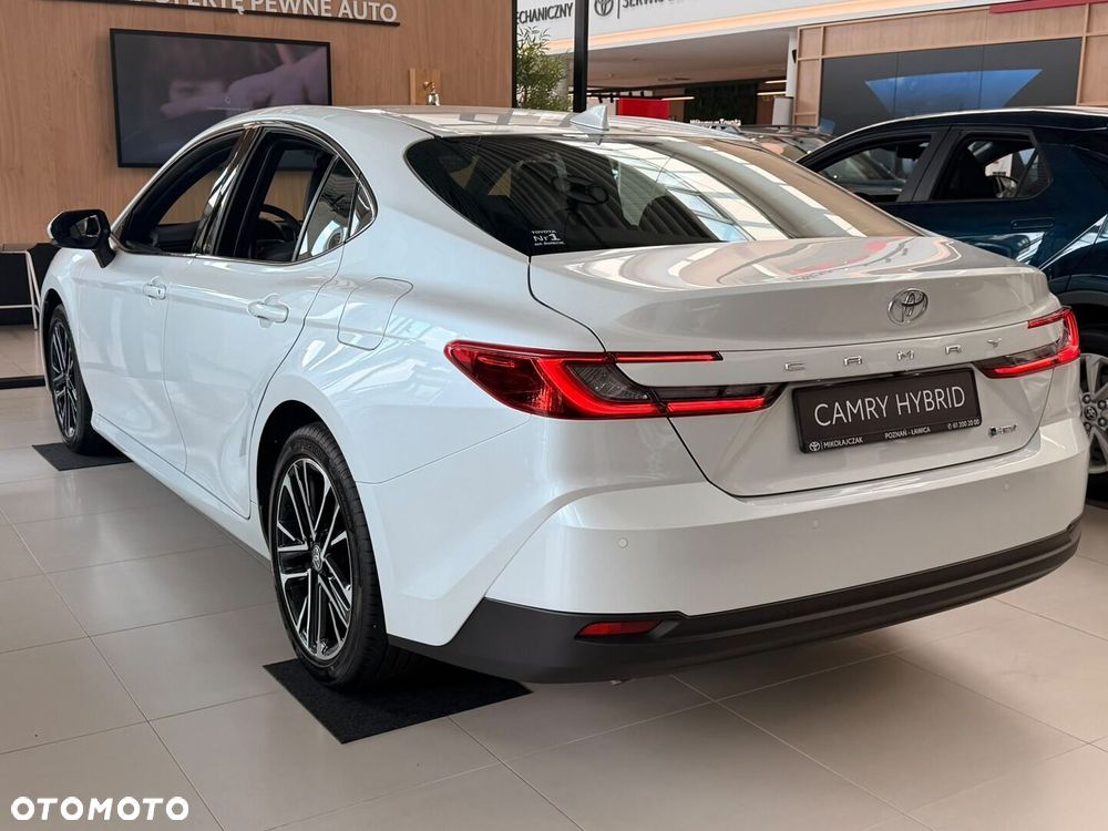 Toyota Camry - 5