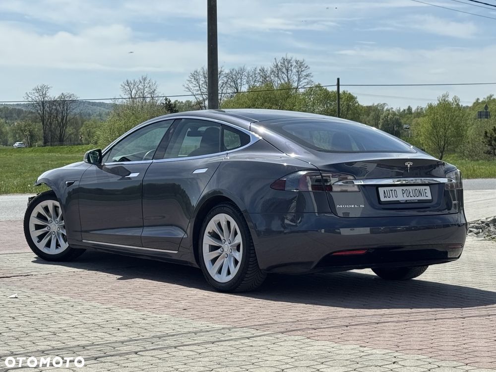 Tesla Model S - 4