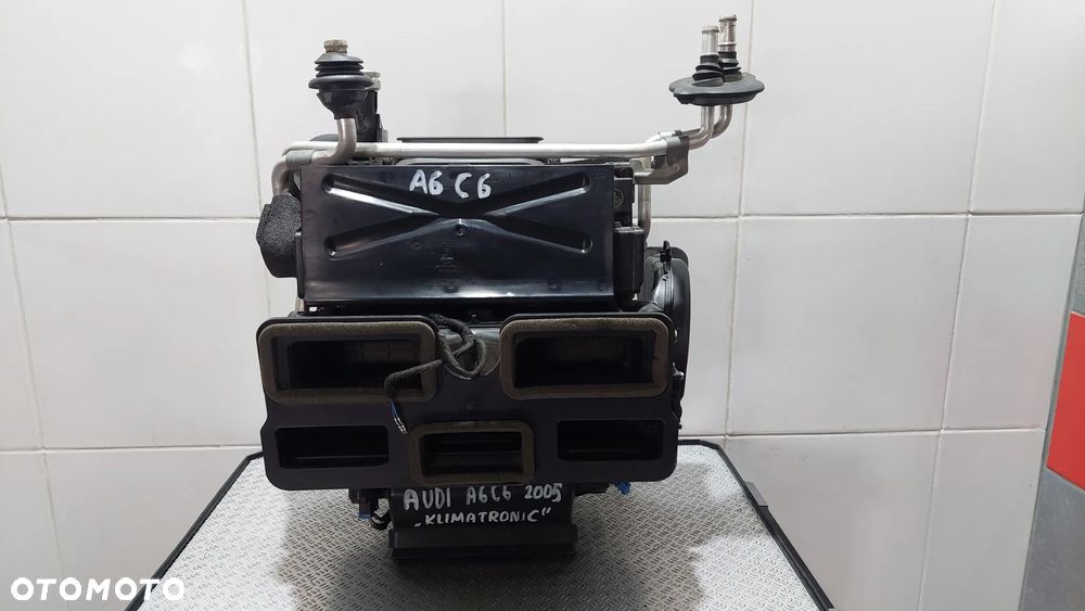 NAGRZEWNICA DMUCHAWA KOMPLET AUDI A6 C6 3,2V R2005 NR 4F1820351 - 1