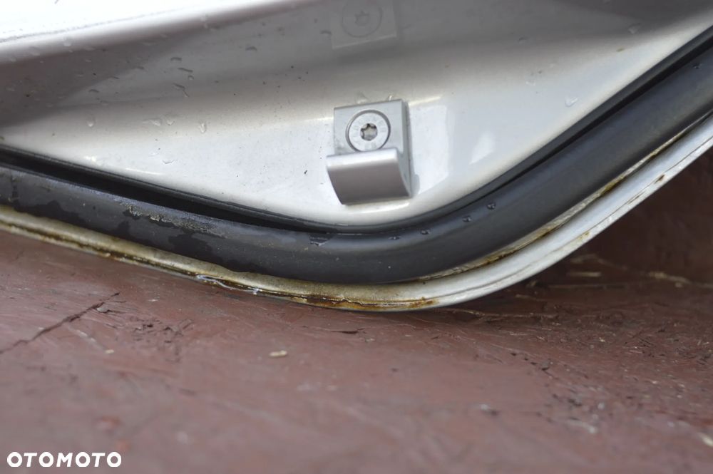 BMW E46 SEDAN ORYGINALNE KOMPLETNE DRZWI TYŁ LEWE / PRAWE W KOLORZE TITANSILBER 354/7 O NR.  41 52 7 034 153 / 41 52 8 240 075 /  41 52 7 034 154 / 41 52 8 240 076 OEM W DOBRYM STANIE - 30