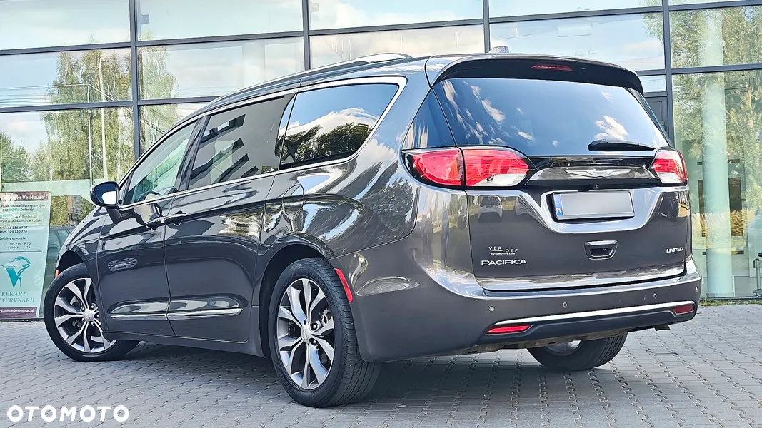 Chrysler Pacifica - 8