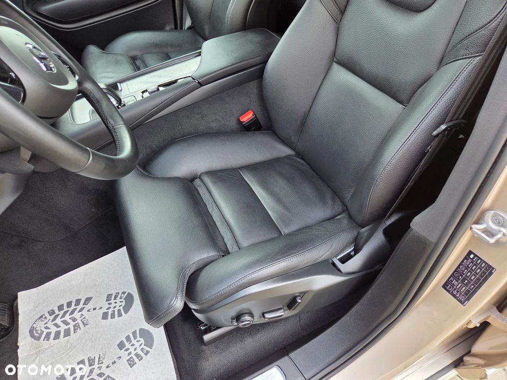 Volvo XC 90 B5 D AWD Plus Bright - 29