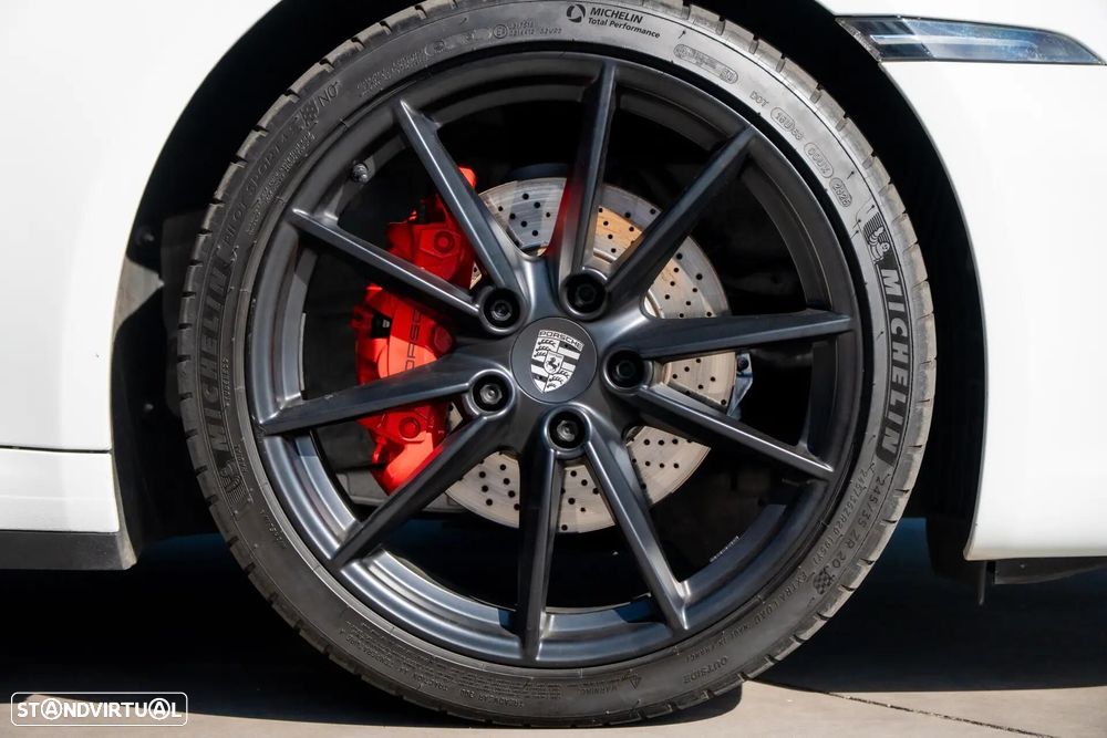Porsche 911 (992) - 12