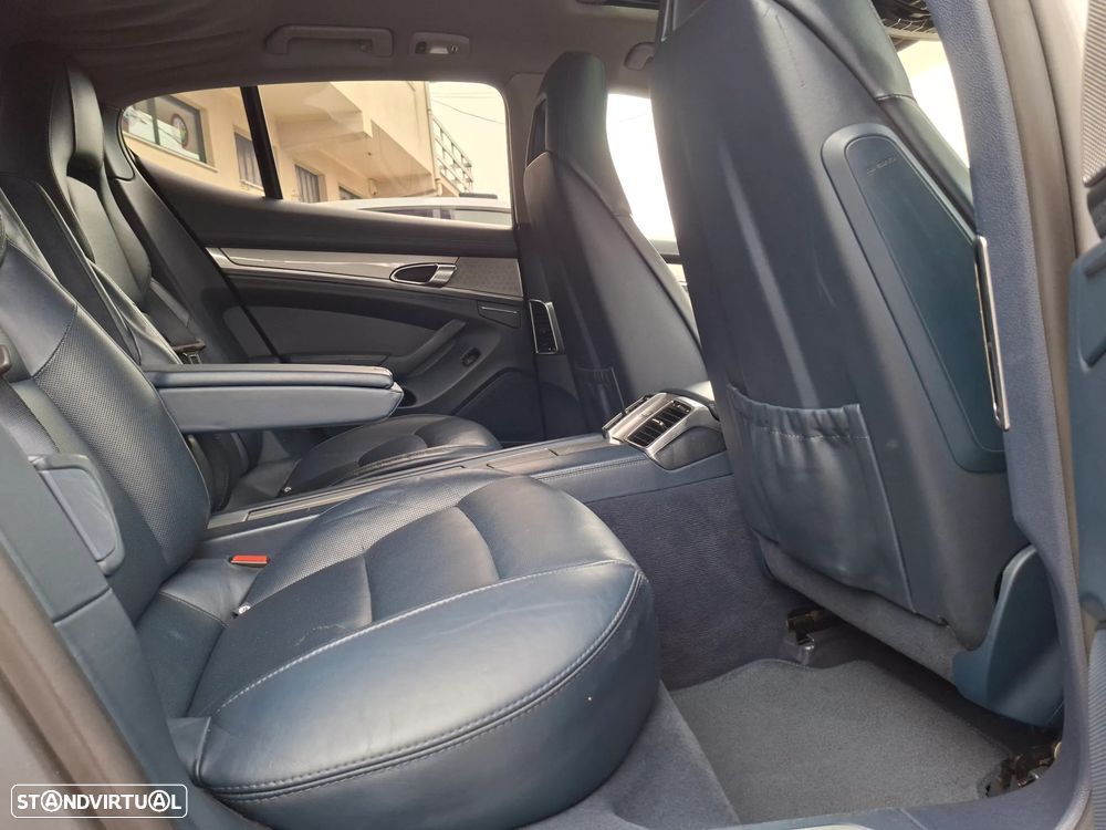 Porsche Panamera 4S PDK - 26