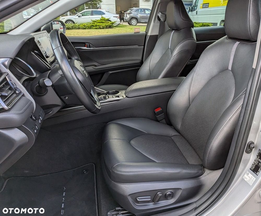 Toyota Camry 2.5 Hybrid Comfort CVT - 32