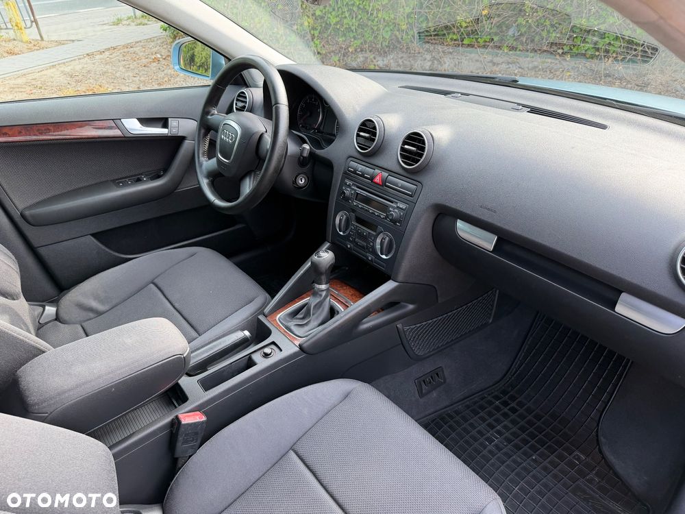 Audi A3 Sportback 1.6 Ambiente - 9