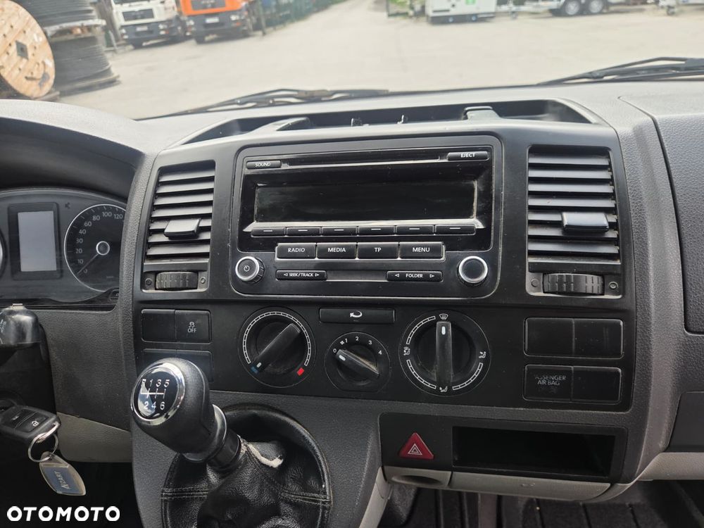 Volkswagen TRANSPORTER T5 - 13