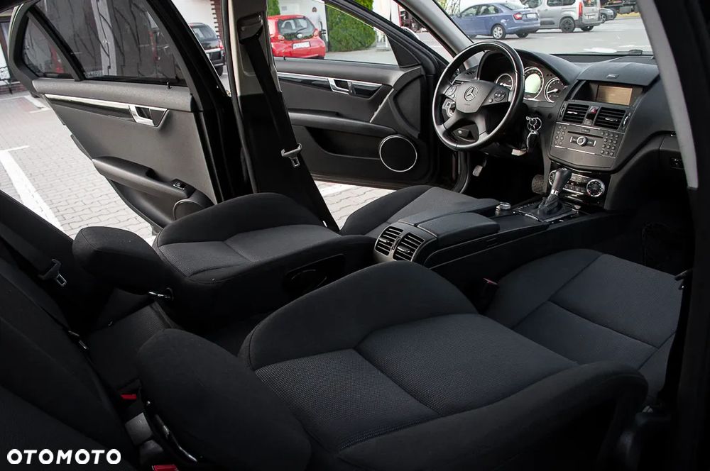 Mercedes-Benz Klasa C 180 Kompressor Automatik - 29