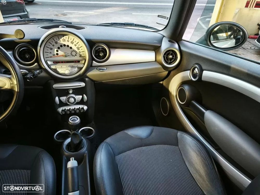 MINI 3 Portas Cooper D - 23