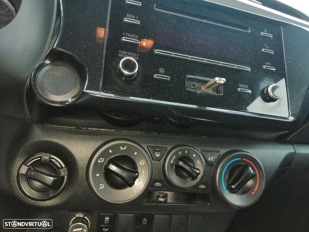 Toyota Hilux - 1