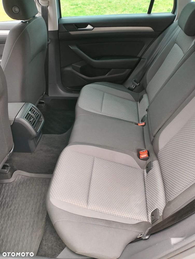 Volkswagen Passat 2.0 TDI (BlueMotion Technology) DSG Comfortline - 9